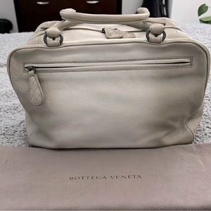 Bottega Veneta Ombré Brera in Taupe. Excellent condition. No flaws.